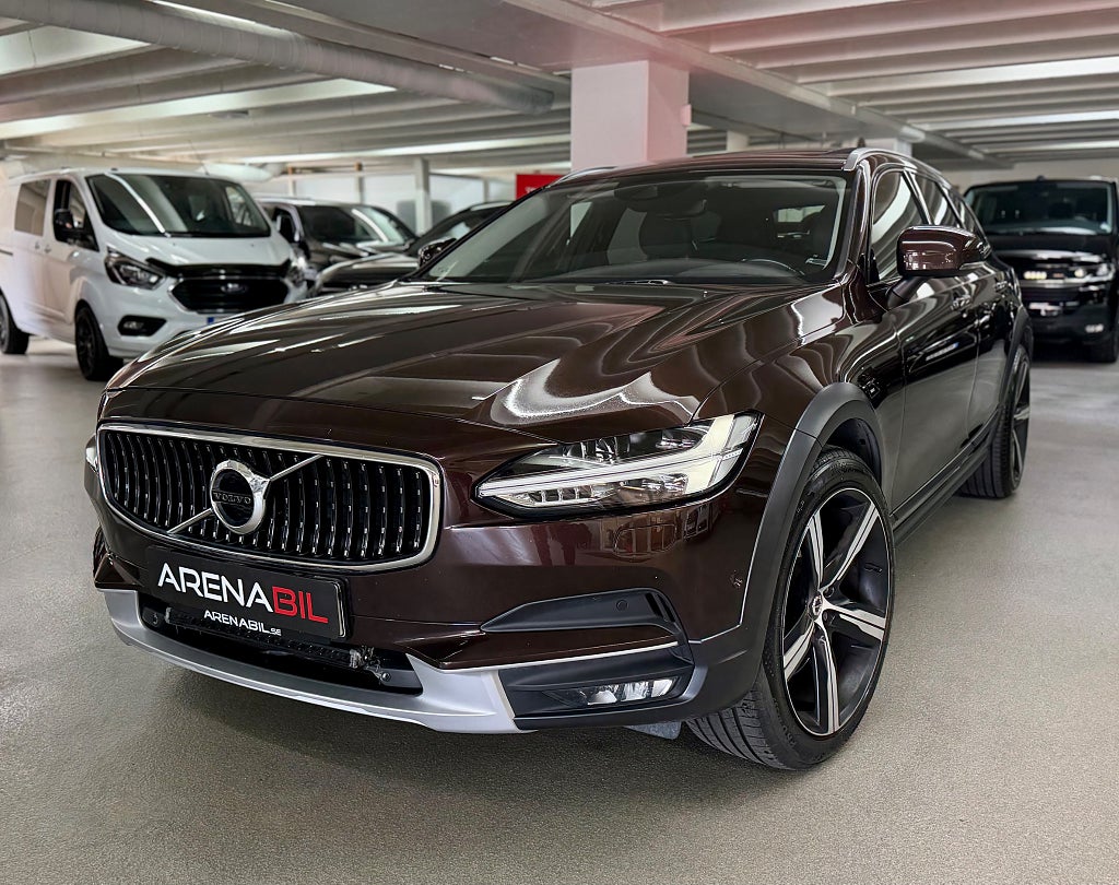 Volvo V90 Cross Country D5 AWD Edition Pro Panorama Läder HuD VOC Värmare Drag
