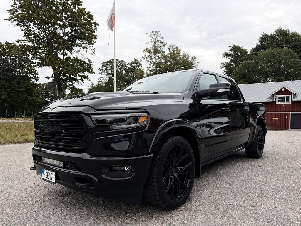 Dodge RAM 1500 crewcab Limited night