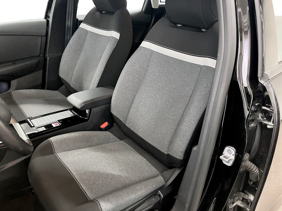 Bild på Citroën e-C4 Feel 50kWh 136hk Aut - CARPLAY, NAVI