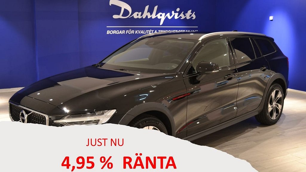 Volvo V60 Cross Country (NU 4,95 % RÄNTA) B4 AWD 197hk Momentum Navi Drag Backkamera V-h