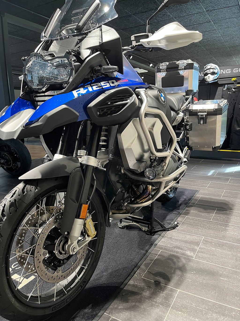 BMW R1250GSA/3,45%/3Väskor/Serviceavtal/Nya däck