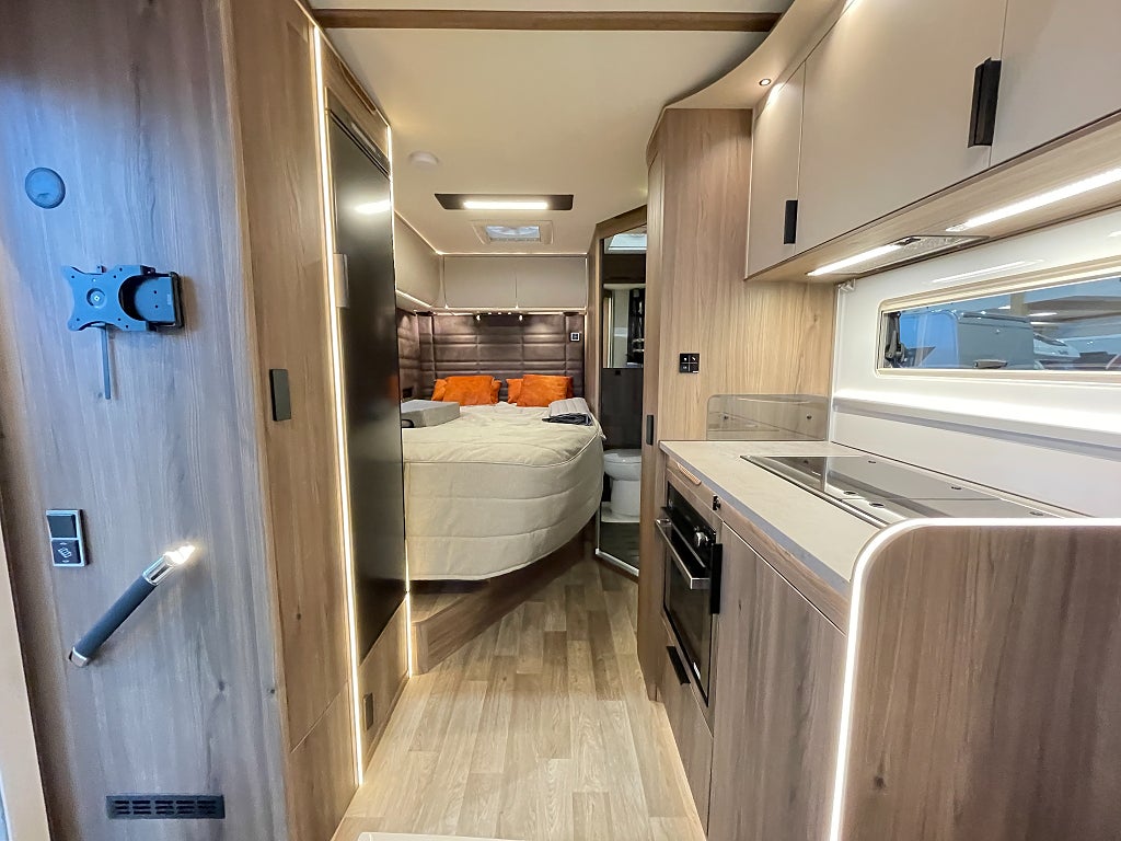 Kabe  Novum Compact 720 LXL / ALDE / Ugn / B-kort / Litium /   - Kabe