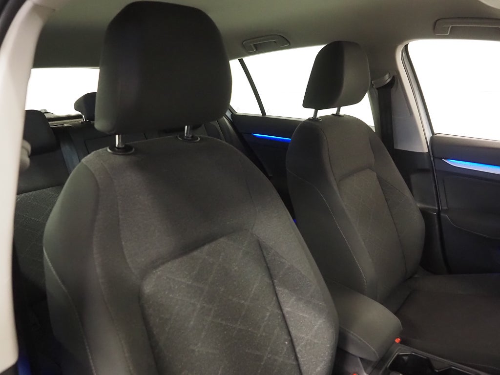 Volkswagen Golf 2.0 TDI 116hk Backkamera P-Värmare Drag 2022