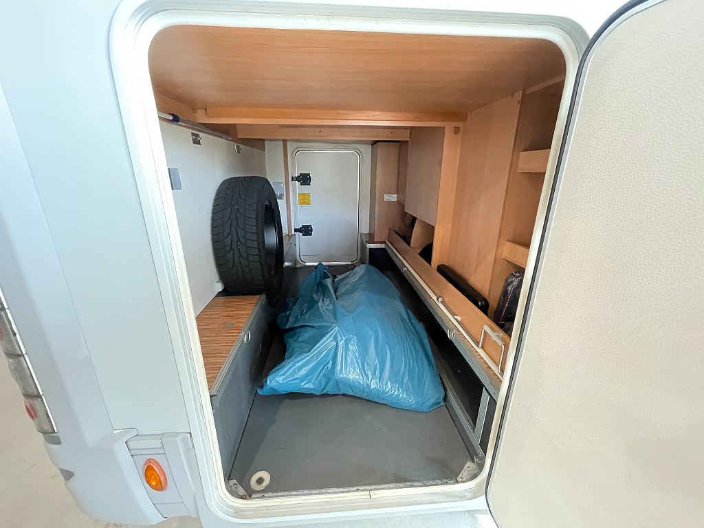 Adria Vision 707 SL /AC bodel/Solcell x2/Ugn/Taksäng/Långbäddar/Fint s - Adria