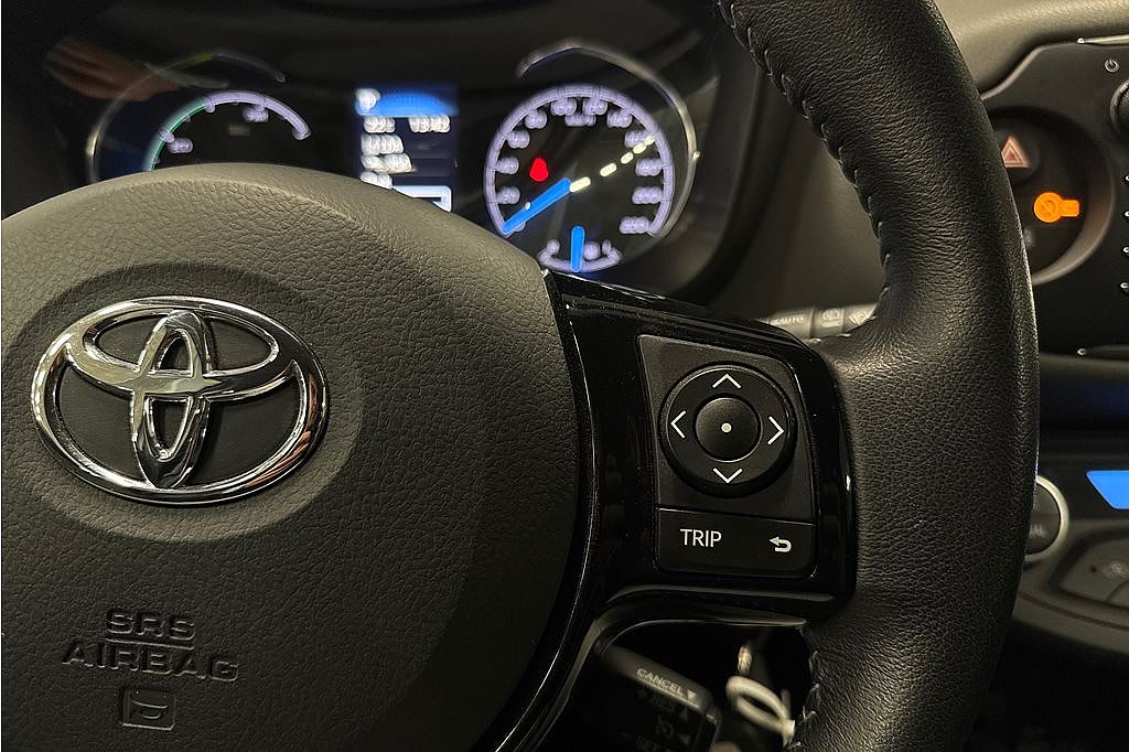 Toyota Yaris Hybrid, 1 brukare, FR 2,95%, P-sensorer fr & bak, tonade rutor