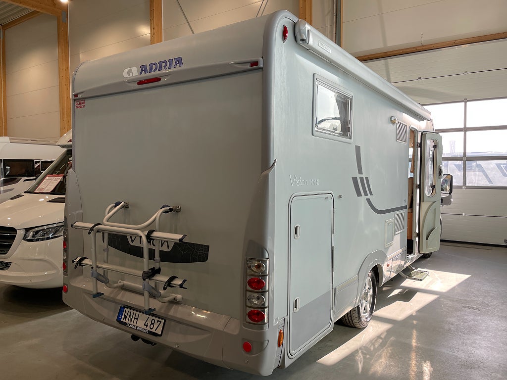 Adria Vision 707 SL /AC bodel/Solcell x2/Ugn/Taksäng/Långbäddar/Fint s - Adria