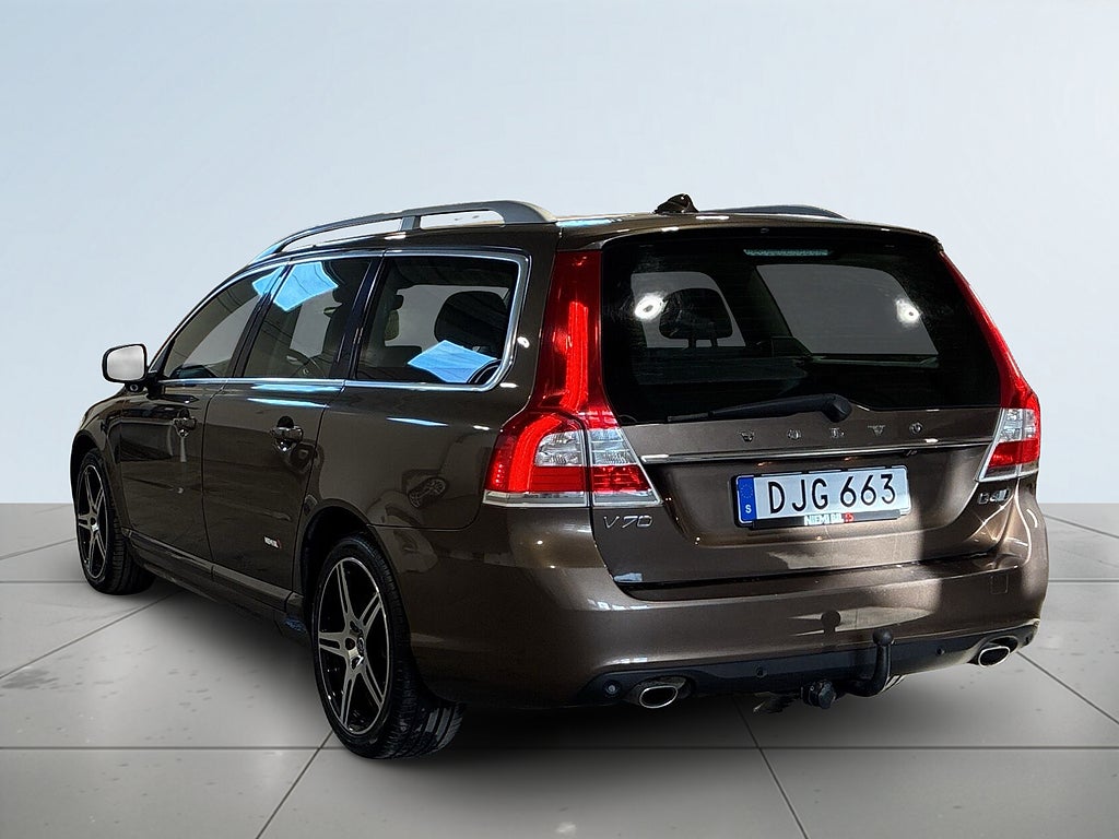 Volvo V70 D4 AWD Aut Classic, Summum Drag Värmare Kamera Pano S&V