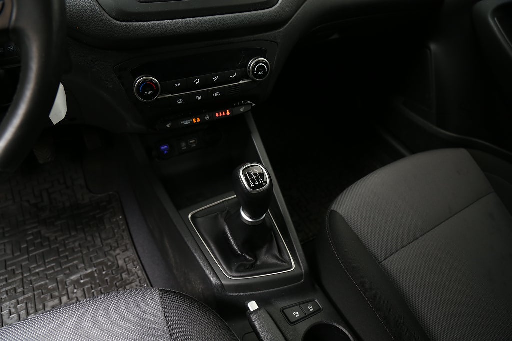 Hyundai i20 1,2 Premium 1ägare CarPlay Kamera P-sensor 2019