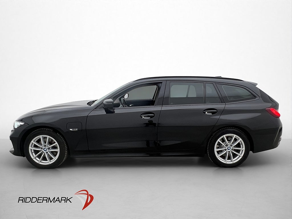 BMW 330e xDrive 292hk MOMS CarPlay Navi P-sensorer Cockpit