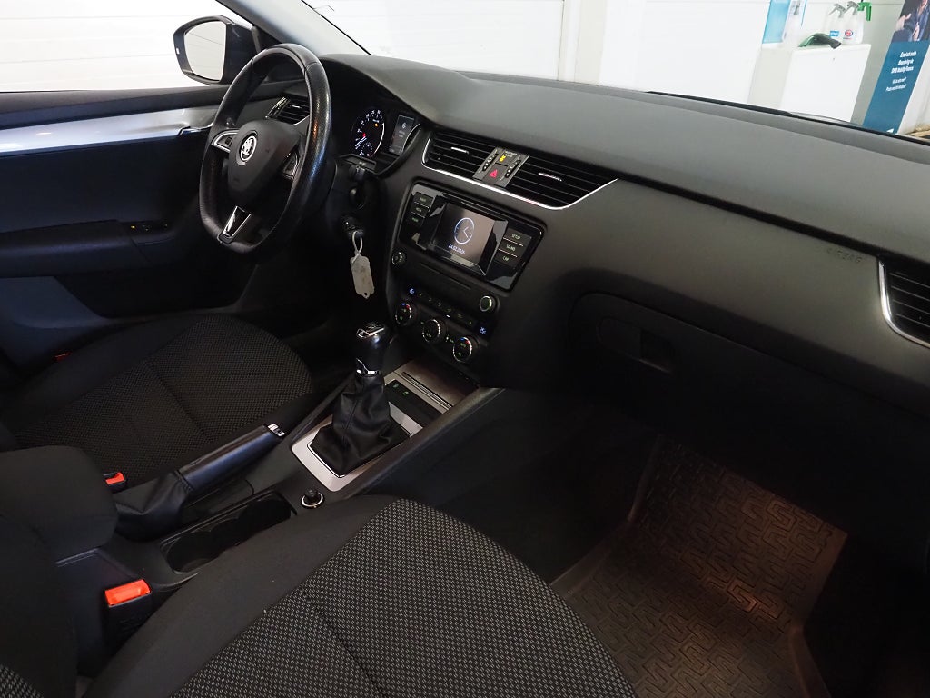 Skoda Octavia 1.6 TDI 110hk Greenline Pluspaket Dragkrok P-Sensorer 2015