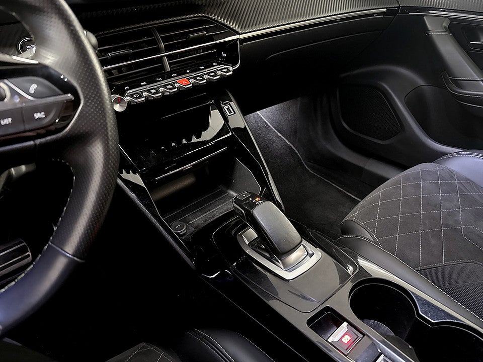 Bild på Peugeot E-2008 GT 50kWh 136hk Aut B-KAMERA CARPLAY