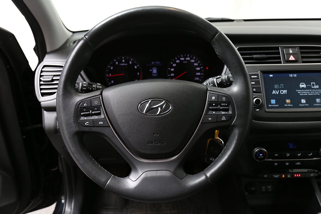 Hyundai i20 1,2 Premium CarPlay Kamera P-sensor Motorvärmare 2019