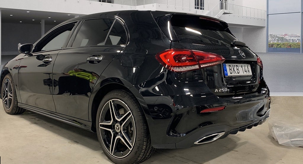 Mercedes-Benz A 250e AMG Premiumpaket Nigh-pkt - bild 2