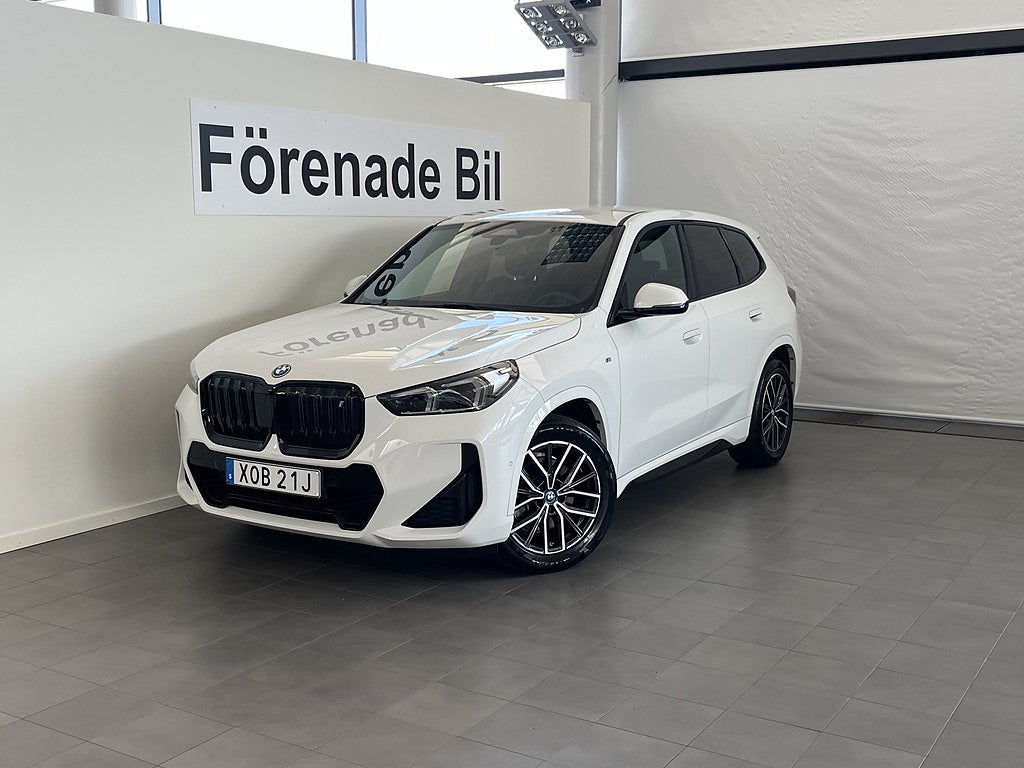 BMW iX1 xDrive30 M Sport Dragkrok Rattvärme Sportstolar