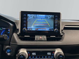 Toyota RAV4 Hybrid AWD-i E-CVT Värmare Kamera Psens S&V-däck