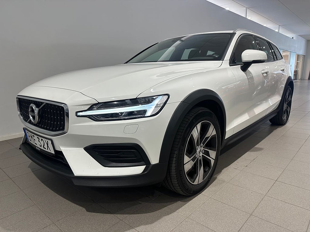 Volvo V60 Cross Country D4 AWD SE II / Dragkrok / Panoram...