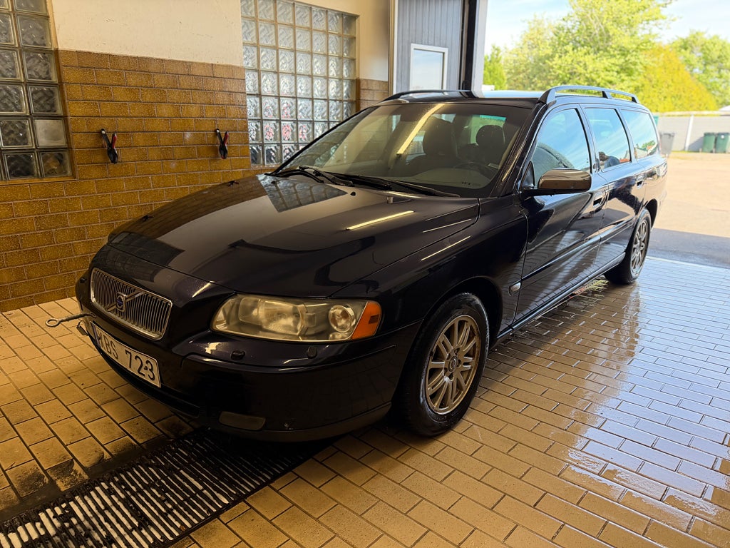 Volvo V70 2.4 Dynamic Edition Obesiktigad, Läs annonsen