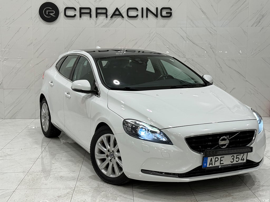 Volvo V40 D2 Powershift|Nykamrem|Panorama|