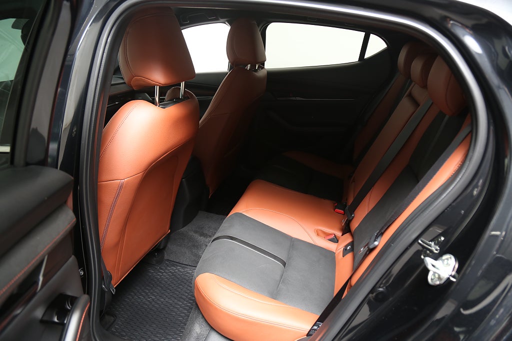Mazda 3 Hatchback 2,0 SKYACTIV-G M Hybrid NAGISA BOSE Head-up 2024