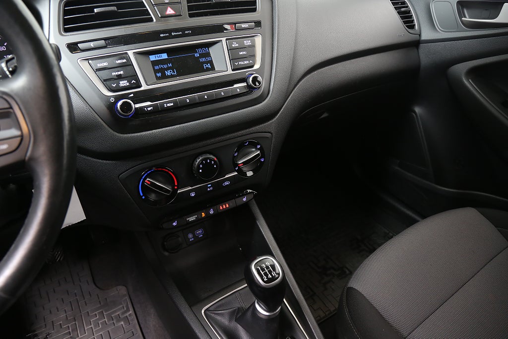 Hyundai i20 1,2 84hk Comfort 5D Rattvärmare | Bluetooth | 2018