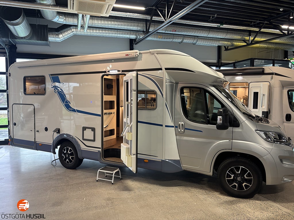 Bürstner 726 // 3500KG // ELEKTRISK TAKSÄNG O ENKELBÄDDAR