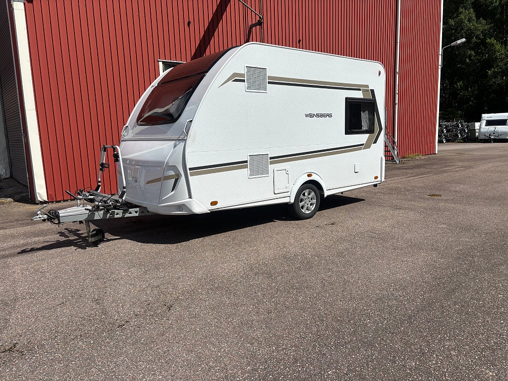 Weinsberg CaraOne 390 PUH Frontkök / 4 bäddar / 1472 kr /mån / AC /Solcell