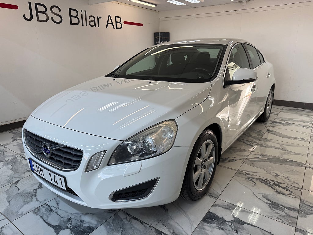 Volvo S60 D3 Momentum Euro 5,Ny serv, drag, 2 Brukare ,keyless