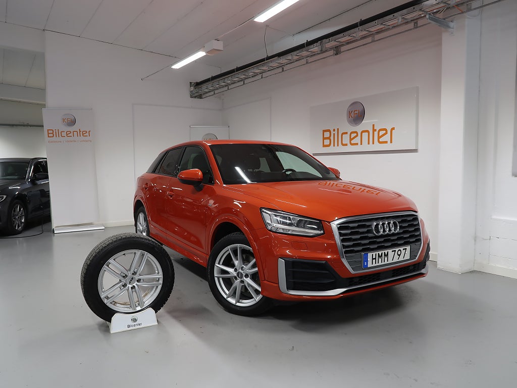 Audi Q2 1.4 TFSI S-LINE V-däck ingår-Cockpit-Navi-Motorvärmare