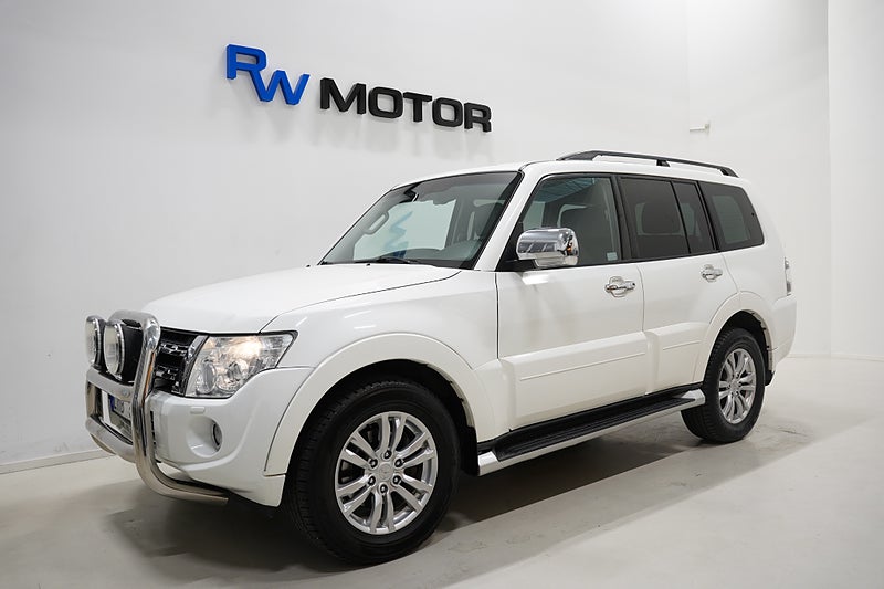 SUV Mitsubishi Pajero 1 av 21