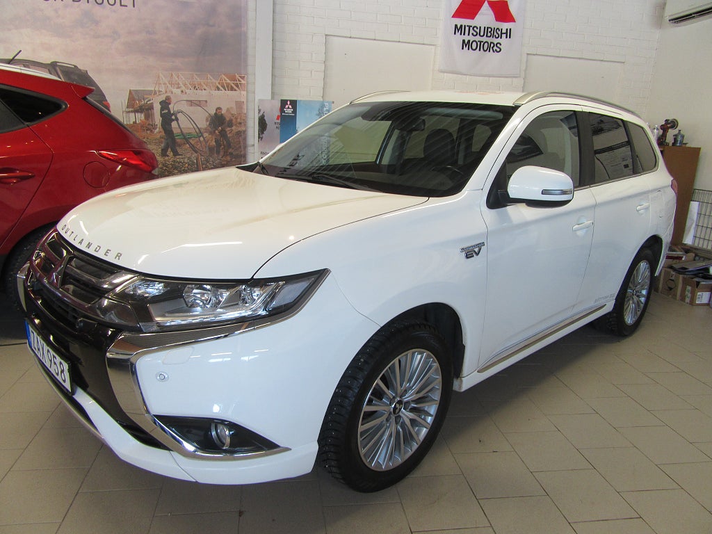 Mitsubishi Outlander PHEV CVT 
