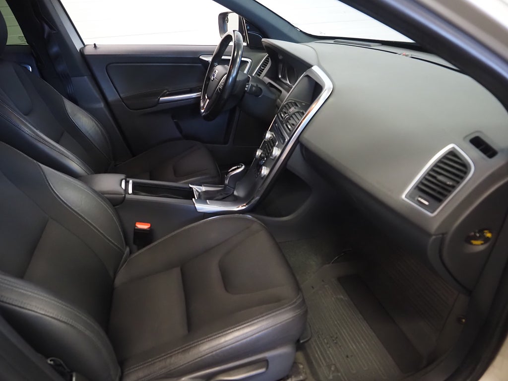 Volvo XC60 D4 Geartronic 190hk Classic Momentum Navi D-Värm M-Värm 2017