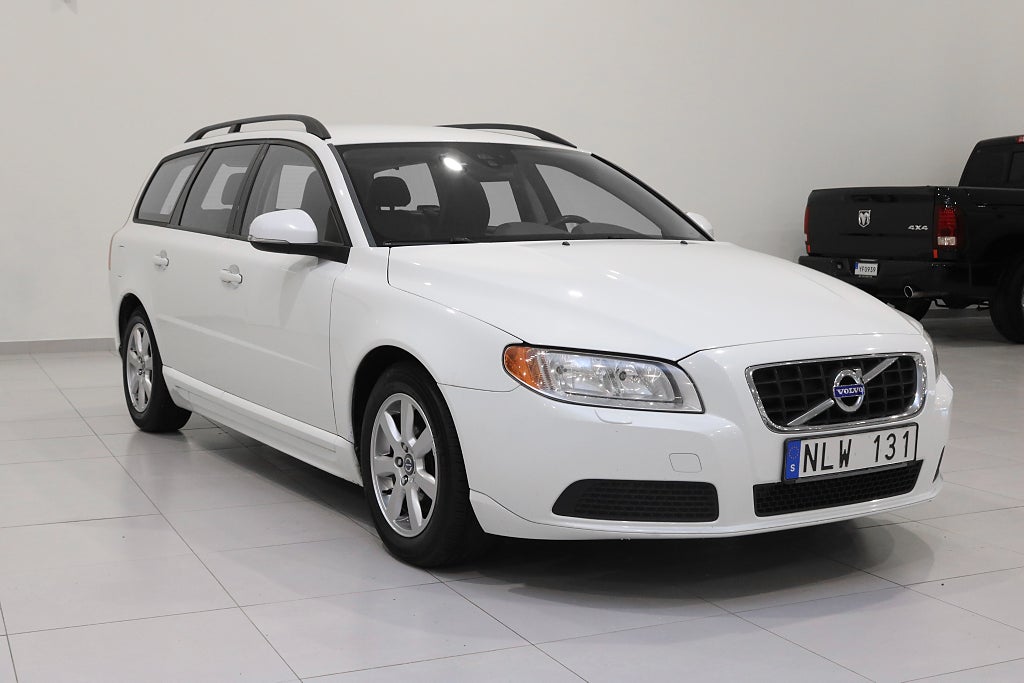 Volvo V70 D2 / Värmare / Drag / Halvskinn / High Performance