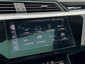 digital skärm i bil