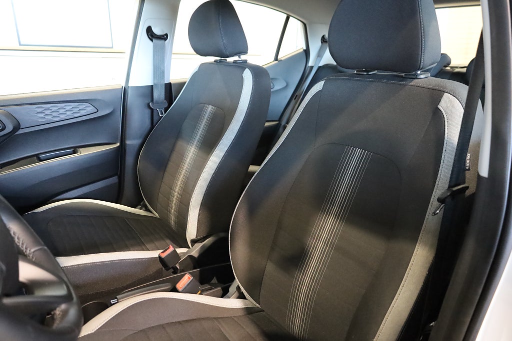 Hyundai i10 1.0 blue Essential CarPlay Leasbar Rattvärme 2023