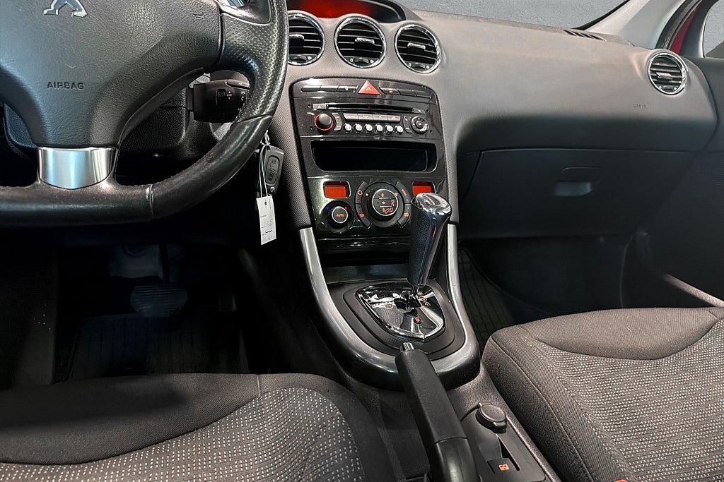 Peugeot 308 5-dörrar 1.6 e-HDi FAP EGS Automat Panorama Dragkrok