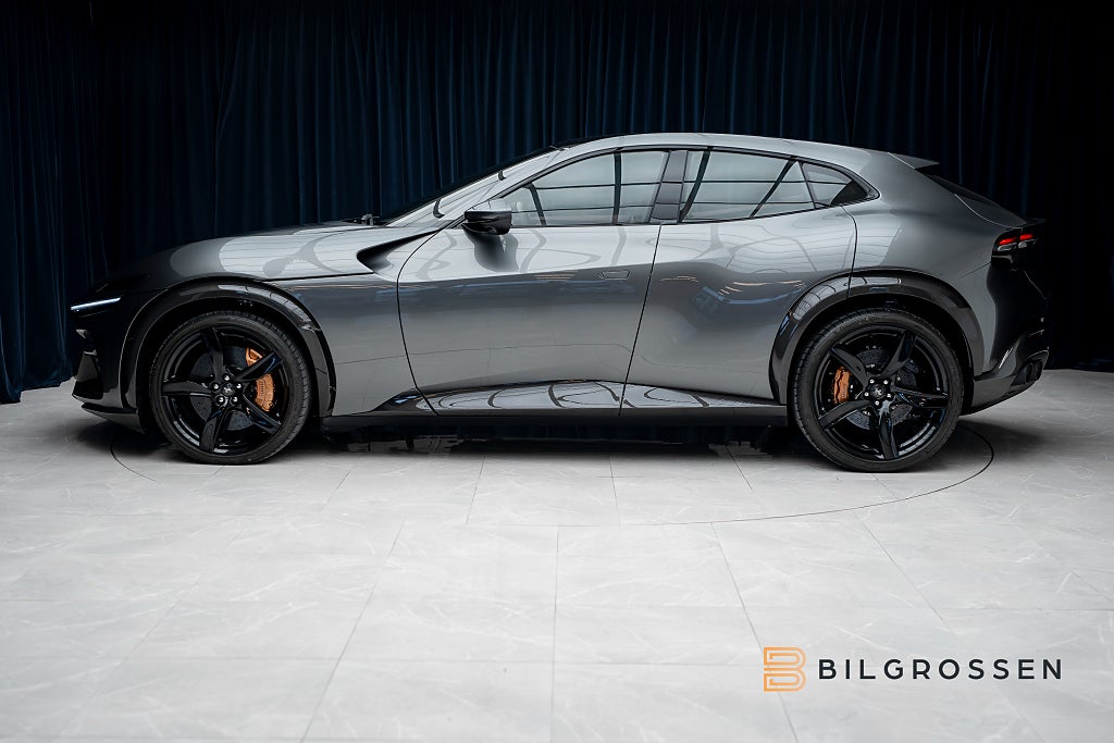Ferrari Purosangue 6.5L V12 725hk Full Kolfiber Grigio Silverstone Ateli