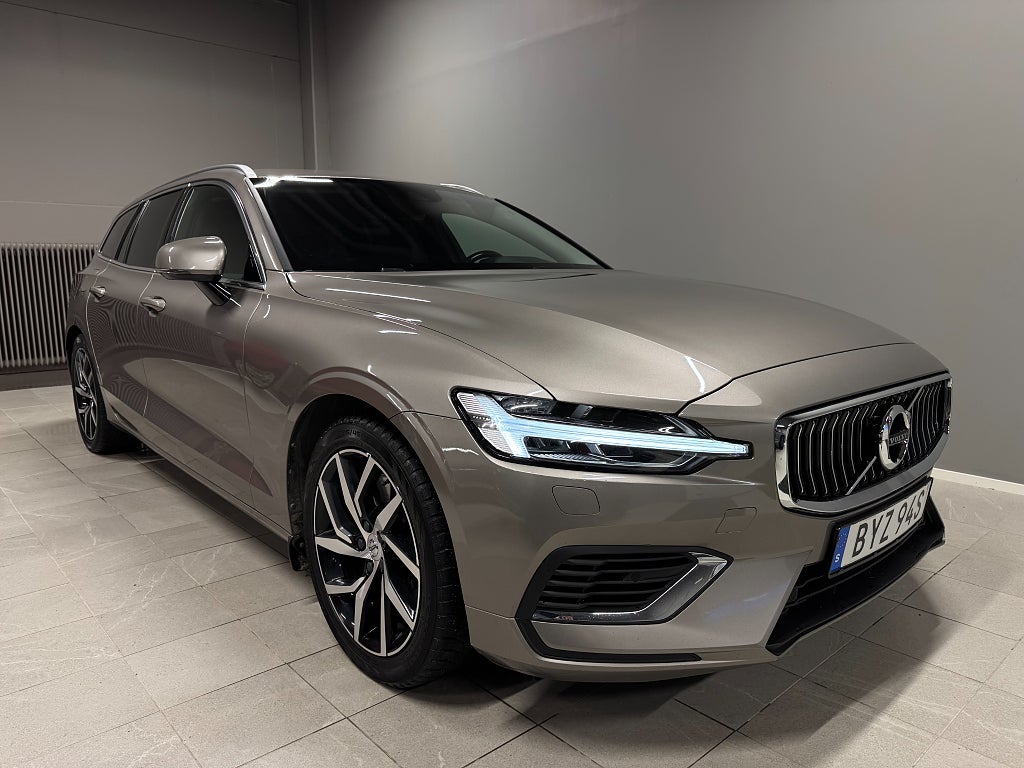 Volvo V60 Recharge T6 AWD Inscription VoC H/K Navi B-kam Drag