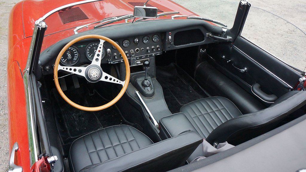 På Bilweb Auctions oktoberauktion säljs en Jaguar E-Type från 1966. Foto: Bilweb Auctions.