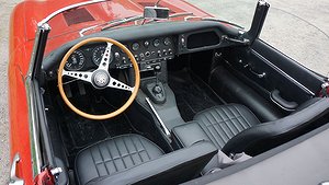 På Bilweb Auctions oktoberauktion säljs en Jaguar E-Type från 1966. Foto: Bilweb Auctions.