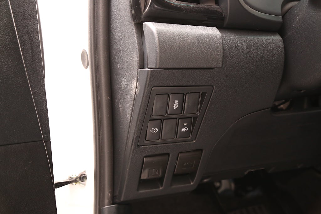 Toyota Hilux Dubbelhytt 2,8 MHEV 204hk Invincible 4WD Flak/Kåpa Moms 2026