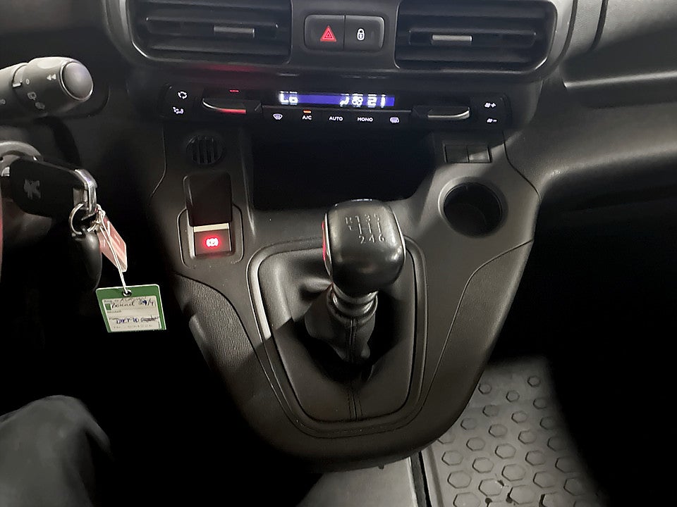Bild på Peugeot Partner PRO+ L2 BlueHDi 100hk S&S Webastu Drag 