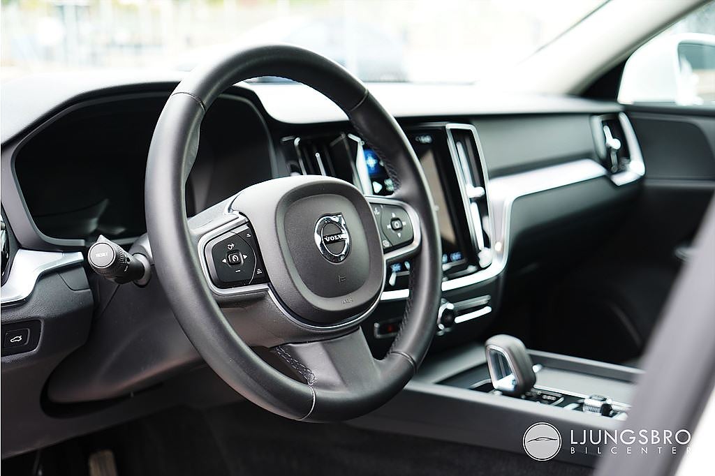 Volvo V60 B4 Momentum 197 hk