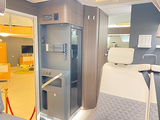 Husbil-halvintegrerad Adria Matrix Supreme 670 SL 13 av 31