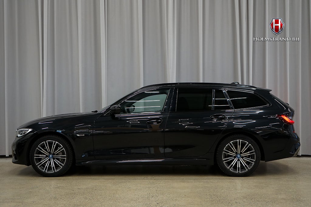 BMW 330e xDrive M Sport Drag Kamera Skinn Carplay Ambient 