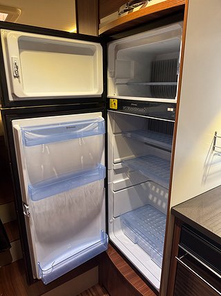 Husbil-halvintegrerad Adria Matrix Supreme 687SL 150HK 10 av 21