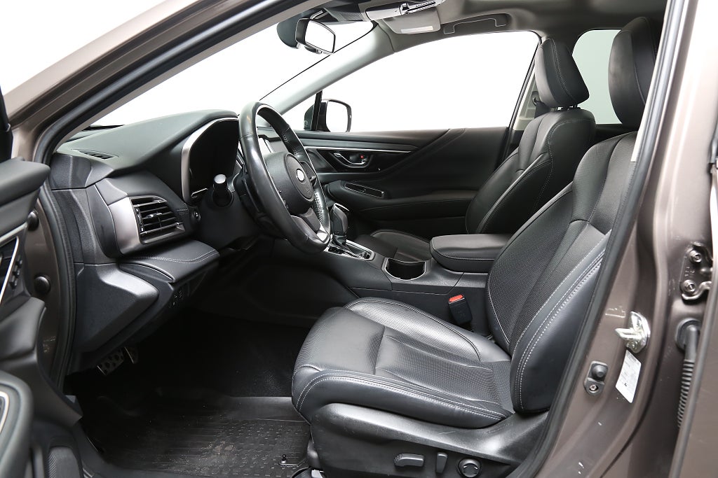 Subaru Outback 2,5i XFuel Touring AWD Skinn I Taklucka I H/K I Drag 2021