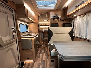 Husbil-halvintegrerad Weinsberg 160HK Aut CaraComp 600 MEG Pepper 5 av 14