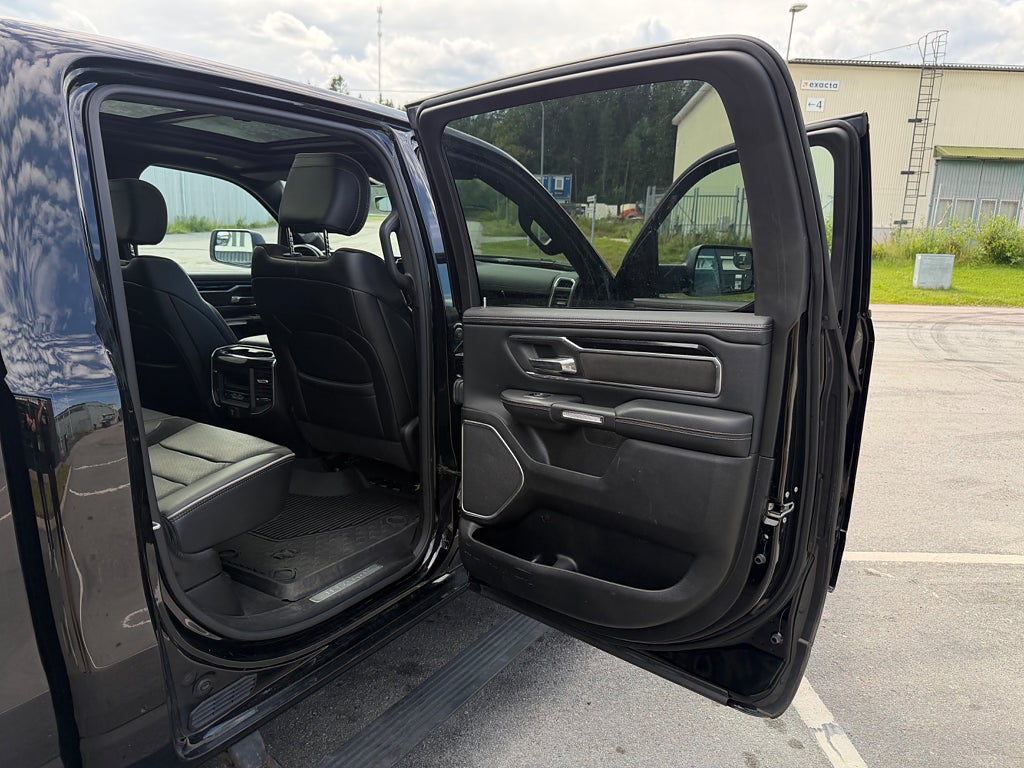 RAM 1500 Crew Cab 5.7 V8 HEMI Flex Fuel 4x4 NIGHT Euro 6