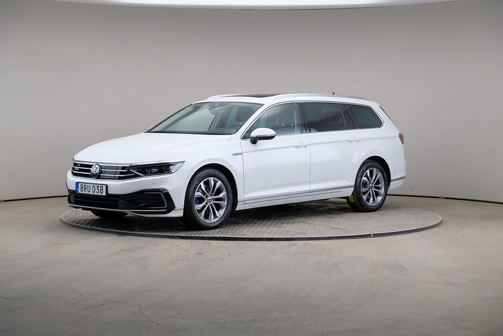 Volkswagen Passat GTE 218hk Executive Business Värmare Pano Drag