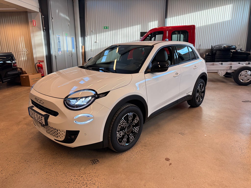 Fiat 600 ICON Mildhybrid 1.2 110 hk DCT6 FWD